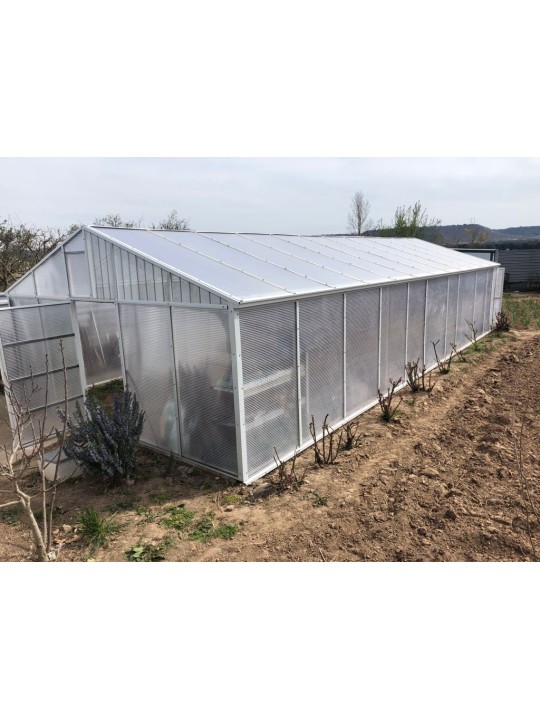 Malla de sombreo gris plata 70% en un invernadero en Tudela de Duero