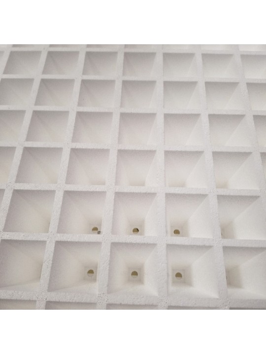 Bandeja semillero de 150 alveolos de 4x4 cm para uso profesional